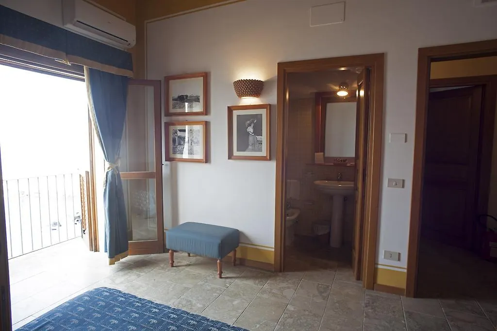 Guest house La Finestra Sul Sale Hotel San Leonardo